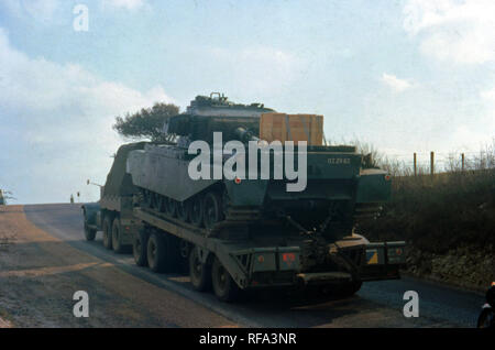 Esercito Britannico Panzertransporter M19 / Serbatoio Transporter M19 & Serbatoio di fanteria Centurion Foto Stock