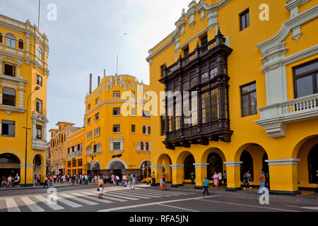 Plazza de Armas e degli edifici circostanti in Lima, Perù Foto Stock