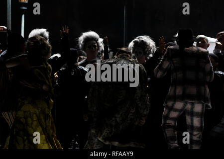 Berlino, Germania. 23 gen 2019. "La Boheme" da Puccini, prova nelle Komische Oper di Berlino, Germania. Credito: Beata Siewicz/Pacific Press/Alamy Live News Foto Stock