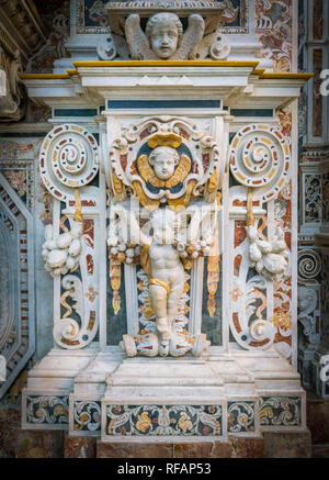 Il marmo bassorilievi nella chiesa dell Immacolata Concezione (Chiesa dell'Immacolata Concezione al Capo) a Palermo. Sicilia, Italia. Foto Stock