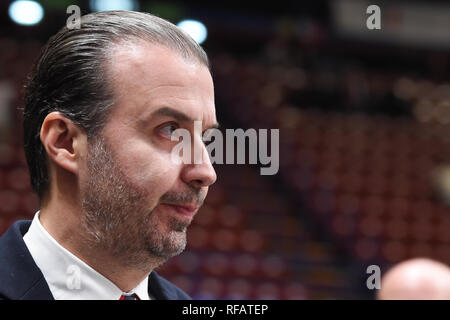 Foto di Claudio Grassi/LaPresse 24 gennaio 2019 Assago (MI) Italia sport basket AX Armani Exchange Olimpia Milano vs Zalgiris Kaunas - Turkish Airlines Eurolega 2018/2019 - Mediolanum Forum. Nella foto: Simone Pianigiani (head coach AX Armani Exchange Olimpia Milano) Foto Claudio Grassi/LaPresse 24 gennaio 2019 Assago (MI) Italia sport basket AX Armani Exchange Olimpia Milano vs Zalgiris Kaunas - Turkish Airlines EuroLeague 2018/2019 - Mediolanum Forum. nel pic: Simone Pianigiani (head coach AX Armani Exchange Olimpia Milano) Foto Stock