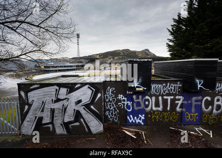 Edimburgo, Scozia, Regno Unito. Il 24 gennaio, 2019. Meadowbank Stadium nella capitale scozzese città viene demolita per far posto a nuove abitazioni e strutture sportive. Costruito sul sito della precedente Meadowbank nuovo e vecchio Meadowbank luoghi sportivi, è stato originariamente costruito per ospitare il 1970 Giochi del Commonwealth. Essa ha anche ospitato i Giochi nel 1986, diventando la prima sede per ospitare i giochi a due volte. Foto Stock