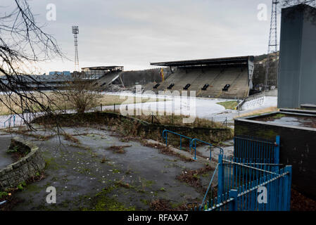 Edimburgo, Scozia, Regno Unito. Il 24 gennaio, 2019. Meadowbank Stadium nella capitale scozzese città viene demolita per far posto a nuove abitazioni e strutture sportive. Costruito sul sito della precedente Meadowbank nuovo e vecchio Meadowbank luoghi sportivi, è stato originariamente costruito per ospitare il 1970 Giochi del Commonwealth. Essa ha anche ospitato i Giochi nel 1986, diventando la prima sede per ospitare i giochi a due volte. Foto Stock