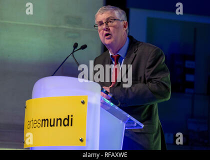 CARDIFF, REGNO UNITO. Mark Drakeford parla alla cerimonia di premiazione 8th Artes Mundi, un'organizzazione incentrata a livello internazionale e il più grande premio e mostra d'arte contemporanea del Regno Unito, che si svolge ogni 2 anni al National Museum Cardiff. Credito: Matthew Lofthouse/Alamy Live News. 24/01/2019. Foto Stock