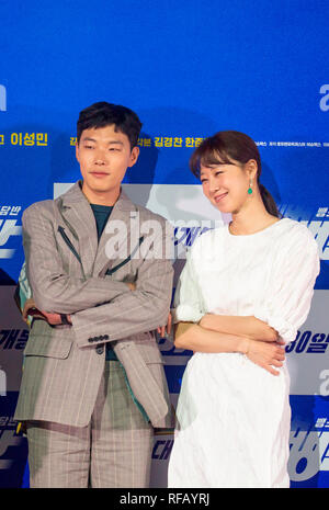 Ryu Jun-Yeol e Gong Hyo-Jin, Jan 24, 2019 : i Cast Members Ryu Jun-Yeol (L) e Gong Hyo-Jin partecipare ad una conferenza stampa dopo un premere anteprima del loro nuovo sud coreano filmato, " Hit-e-Run Squad' a Seul, in Corea del Sud. Credito: Lee Jae-Won/AFLO/Alamy Live News Foto Stock