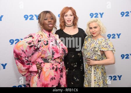 New York, NY, STATI UNITI D'AMERICA. 24 gen 2019. Retta, Christina Hendricks, Mae Whitman presso gli arrivi per NBC buone ragazze Screening di anteprima con il cast, 92Y Street, New York, NY Gennaio 24, 2019. Credito: Eli Winston/Everett raccolta/Alamy Live News Foto Stock