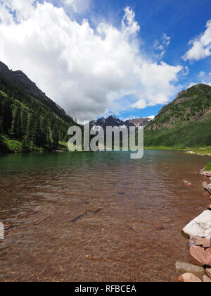 Maroon Lake ad Aspen, CO, STATI UNITI D'AMERICA Foto Stock