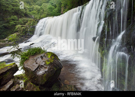 Sgwd Isaf Clun Gwyn cascata, Brecon Beacons, POWYS, GALLES Foto Stock