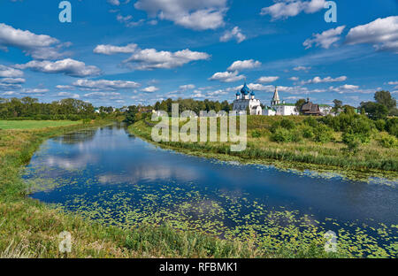 Paesaggio girato da Suzdal, Russia. Uno dei luoghi dello storico anello d'Oro intorno a Mosca. Foto Stock