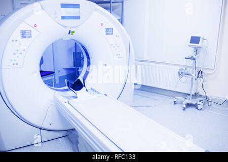 CT (tomografia computerizzata) scanner nel laboratorio dell'ospedale. Foto Stock