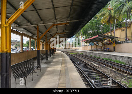 Colombo, Sri Lanka - Dic 12, 2018. Stazione ferroviaria di Colombo, Sri Lanka. Il di Sri Lanka rete ferroviaria è 1,508 km di 1,676 mm ampio calibro. Foto Stock