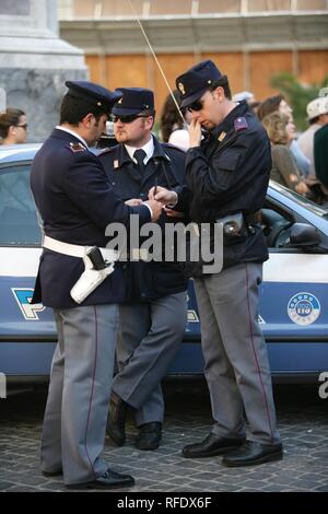 ITA, Italia, Roma : Polizia municipale, funzionari di polizia. | Foto Stock