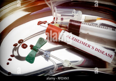 Il campione di sangue da analizzare Porre rimedio contro il morbo di Alzheimer, immagine concettuale Foto Stock