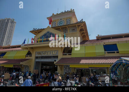 Un grande mercato, denominate CHO Binh Tay. In Saigon Ho Chi Minh City, Vietnam. Foto Stock