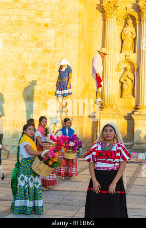Donna locale in un costume tradizionale, oaxaca, Messico Foto Stock