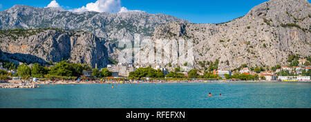 Omiš sul fiume Cetina, Croazia Foto Stock