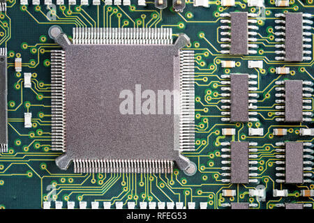 PCB scheda a circuito stampato con molti componenti elettrici Foto Stock