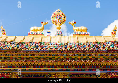 Intricato design pattern del colorato monastero di Tengboche il cancello anteriore, Tengboche, Sagarmatha, Nepal Foto Stock