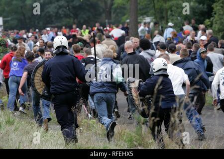 DEU Germania Weeze : Polizia esercizio di tedesco e olandese le unità di polizia. Foto Stock