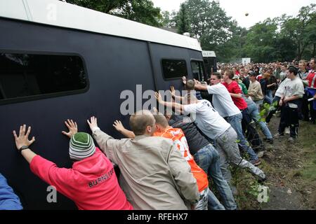 DEU Germania Weeze : Polizia esercizio di tedesco e olandese le unità di polizia. Foto Stock