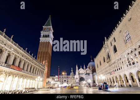 Vista notturna di Piazza San Marco (Piazza San Marco), Venezia, Italia Foto Stock