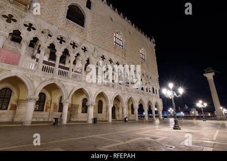 Vista notturna di Piazza San Marco (Piazza San Marco), Venezia, Italia Foto Stock