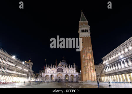 Vista notturna di Piazza San Marco (Piazza San Marco), Venezia, Italia Foto Stock