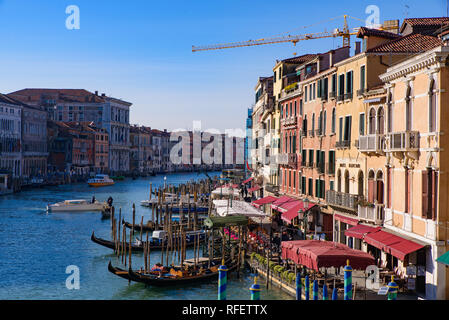 Edifici d'epoca da Canal a Venezia, Italia Foto Stock