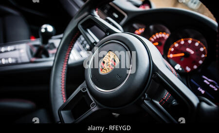 Lussuoso cuoio interno e pannello strumenti della Porsche 911 GT3 Tourer Foto Stock