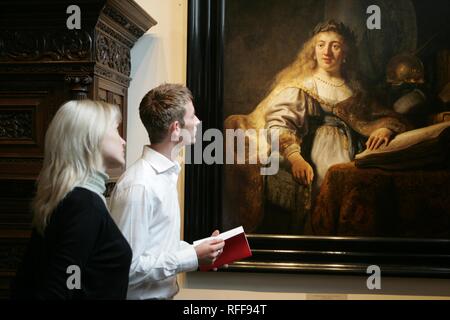 NLD, Paesi Bassi, Amsterdam: i visitatori in The Rembrandt House Museum (Rembrandthuis) Foto Stock