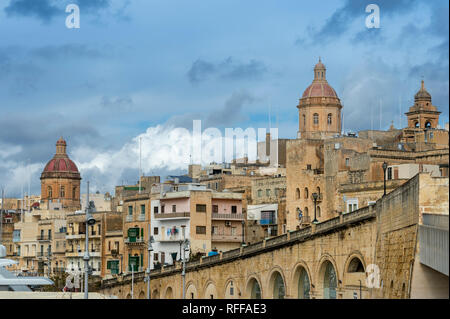 Vista sui tetti della città di Vittoriosa, Birgu, parte delle tre città di Malta. Foto Stock