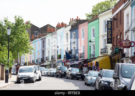 Negozi di antiquariato, Portobello Road a Notting Hill, Royal Borough di Kensington e Chelsea, Greater London, England, Regno Unito Foto Stock