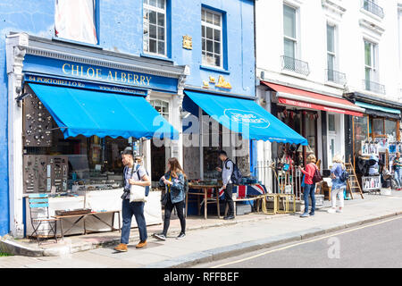 Negozio di antiquariato visualizza, Portobello Road a Notting Hill, Royal Borough di Kensington e Chelsea, Greater London, England, Regno Unito Foto Stock