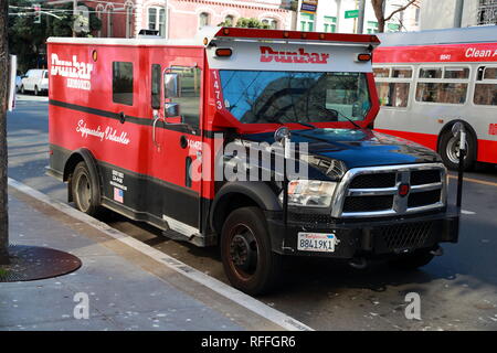 Red Dunbar Armored carrello nel centro cittadino di San Francisco, Stati Uniti d'America Foto Stock
