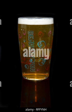 Beavertown IPA birra in una pinta di birra Beavertown vetro Foto Stock