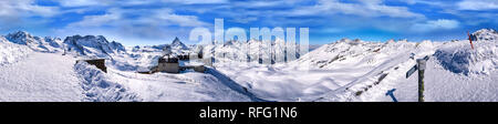 Vista panorama sul Cervino e Pennine massiccia dal Gornergrat Foto Stock