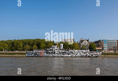 Dazzle Camouflage sul Presidente HMS sul Fiume Tamigi Foto Stock