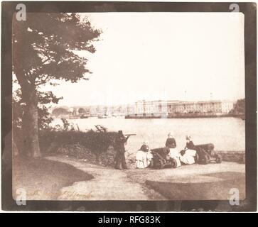 Plymouth da Mt. Edgcumbe. Artista: William Henry Fox Talbot (British, Dorset 1800-1877 Lacock). Dimensioni: Immagine: 16,5 x 20,3 cm (6 1/2 x 8 in.). Data: settembre 1845. Talbot era un uomo di grande apprendimento e grandi interessi, dall'egittologia alla matematica, botanica e chimica. La sua invenzione del negativo-positivo processo fotografico, annunciata al pubblico nel 1839, ha cambiato la diffusione delle conoscenze in quanto non aveva altra poiché di tipo mobile. Questa vista mostra una tarda estate gita in Plymouth sulla proprietà di Talbot la sorella Caroline, che aveva sposato il conte di Mount Edgcumbe. La tematica Foto Stock