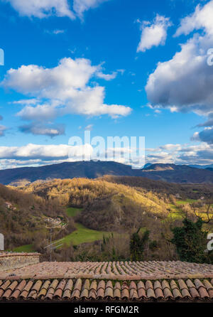 Orvinio (Italia) - Un piccolo e grazioso borgo medievale di soli 387 abitanti, inserito nel club dei borghi più belli; provincia di Rieti. Foto Stock