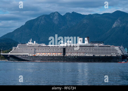 Vancouver, Canada - 24 Settembre 2017: Holland America Noordam nave da crociera con partenza Vancouver, Canada Foto Stock