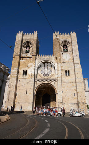 Cattedrale di Lisbona, a cui spesso viene fatto riferimento come il Sé, Lisbona, Portogallo. Foto Stock