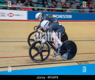 Velodromo di Manchester, Manchester, Regno Unito. 25 gennaio, 2019. HSBC Regno Unito Via Nazionale dei Campionati; Lucia concedere conduce Sophie Capewell nel primo calore di loro sprint femminile quarto credito finale: Azione Plus sport/Alamy Live News Foto Stock