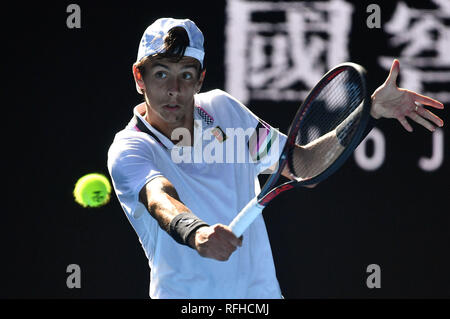 Melbourne, Australia. 26 gen, 2019. Lorenzo Musetti di Italia è in azione durante i suoi ragazzi' singles match finale contro Emilio Nava degli Stati Uniti in 2019 Open di Australia a Melbourne Park a Melbourne, Australia, a gennaio 26, 2019. Credito: Xinhua/Alamy Live News Foto Stock