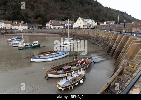 Barche ormeggiate nel porto di Minehead Foto Stock