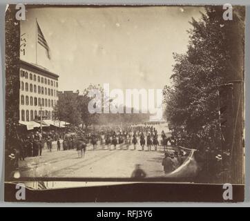 [Grand Army Review, Washington D.C.]. Artista: Alexander Gardner (American, Glasgow, Scozia 1821-1882 Washington D.C.). Dimensioni: Immagine: 3 3/4 x 4 1/2 in. (9,5 x 11,4 cm). Data: maggio 1865. Museo: Metropolitan Museum of Art di New York, Stati Uniti d'America. Foto Stock