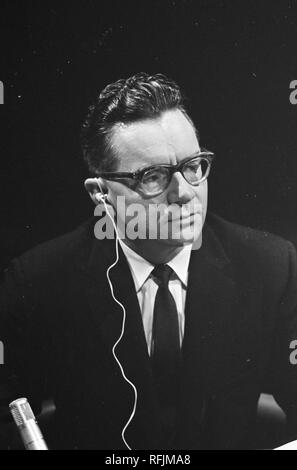 AVRO-TV Operatie vox populi . De Rus V. A. Matvejew , politiek commentatore Izw, Bestanddeelnr 920-7358. Foto Stock