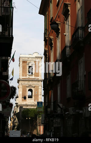 Napoli, Italia - 22 agosto 2018: vista sulla strada della città di Napoli in Italia Foto Stock