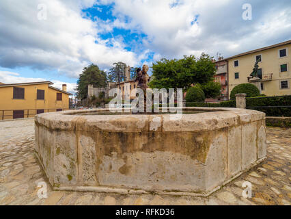 Orvinio (Italia) - Un piccolo e grazioso borgo medievale di soli 387 abitanti, inserito nel club dei borghi più belli; provincia di Rieti. Foto Stock