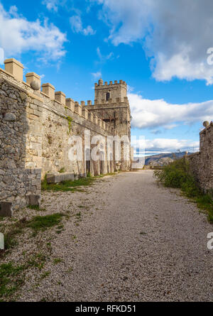 Orvinio (Italia) - Un piccolo e grazioso borgo medievale di soli 387 abitanti, inserito nel club dei borghi più belli; provincia di Rieti. Foto Stock