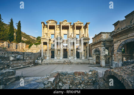 Biblioteca di Celso di Efeso / Efes, Turchia. Efeso era un'antica città greca sulla costa di Ionia. Ora si trova a Selcuk, Izmir, Turchia Foto Stock